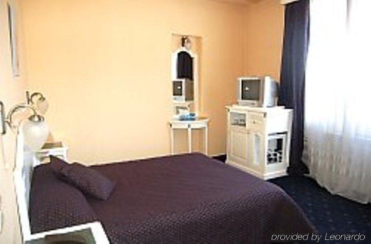 Elite Hotel Oradea Zimmer foto